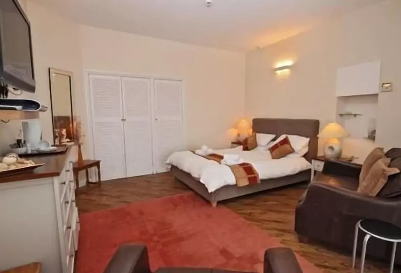 Hotel Sawyers Bed And Breakfast