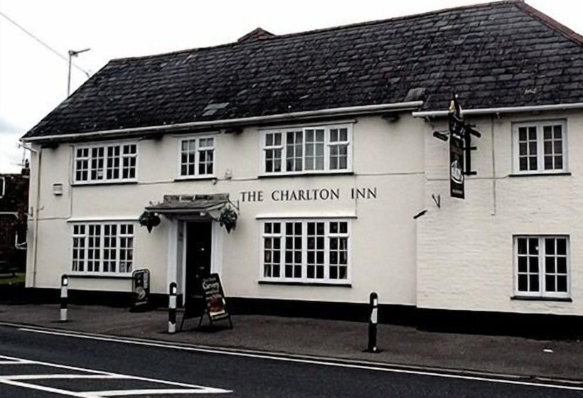 Отель The Charlton Inn