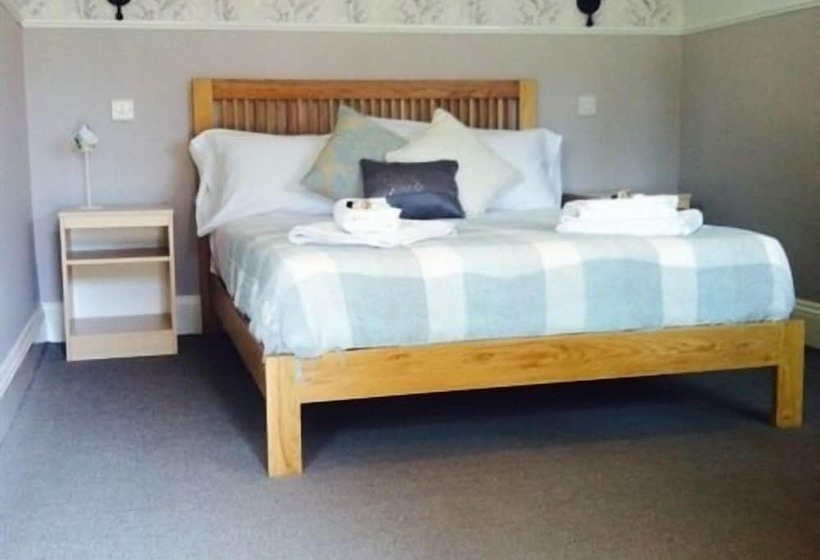 Отель The Charlton Inn