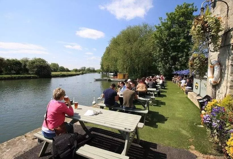 ホテル The Riverside