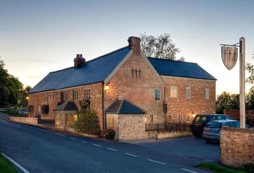 ホテル The Three Daggers