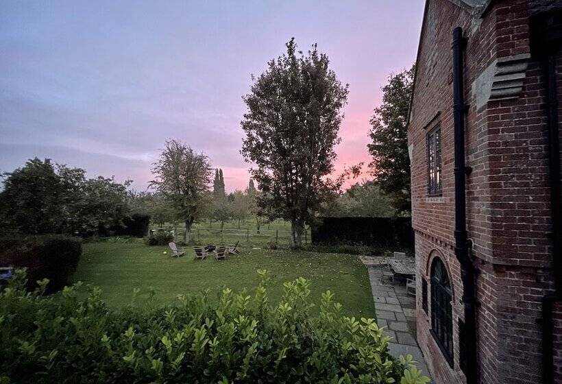 ホテル The Three Daggers