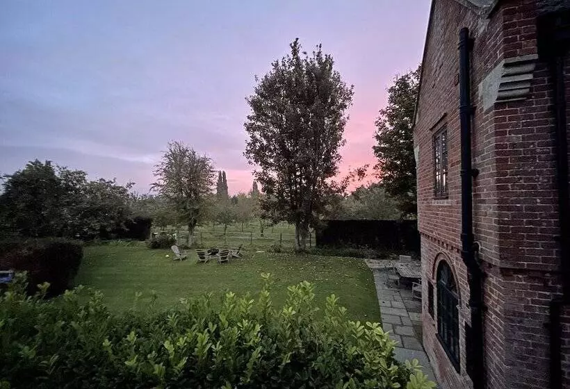 בית מלון כפרי The Three Daggers