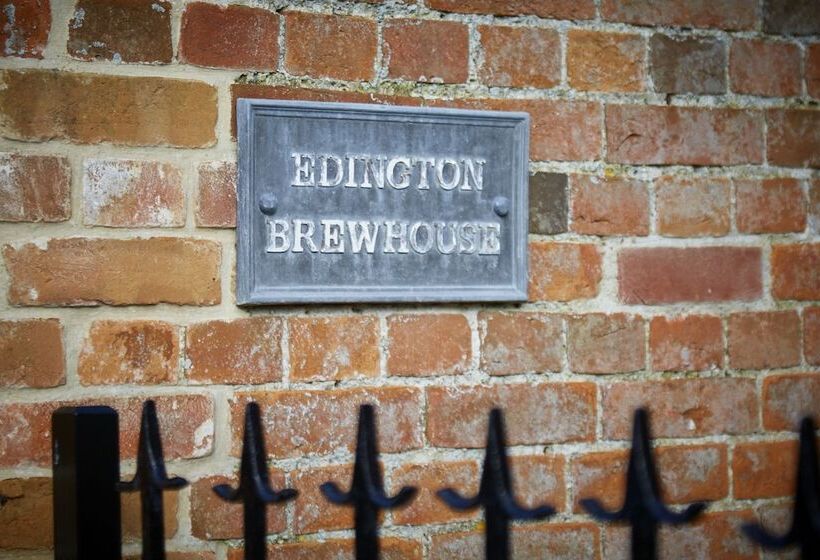 ホテル The Three Daggers