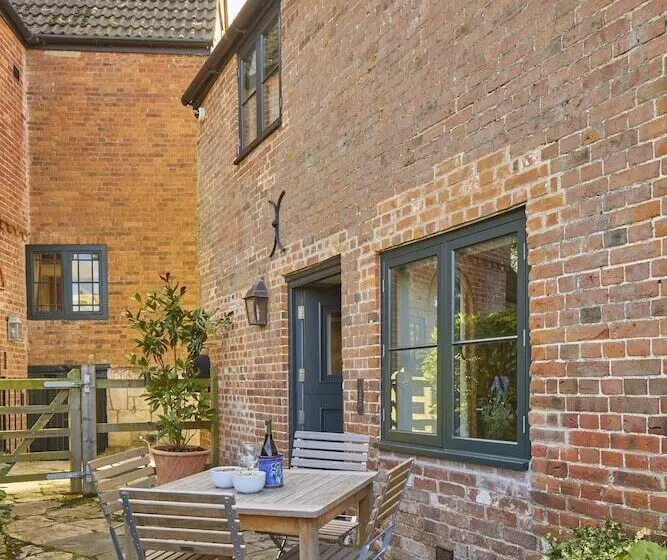 호텔 The Three Daggers