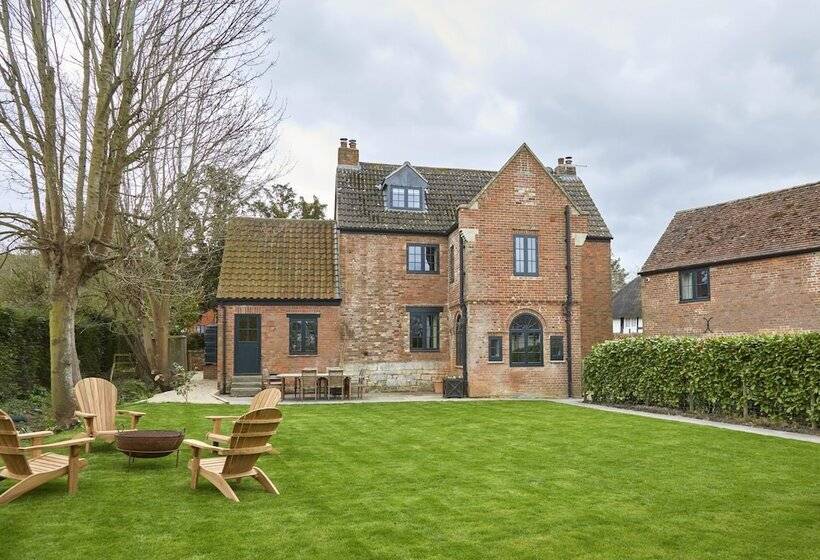 ホテル The Three Daggers