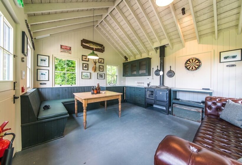 ホテル The Three Daggers