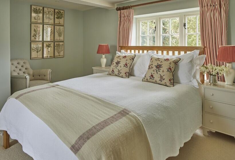 ホテル The Three Daggers