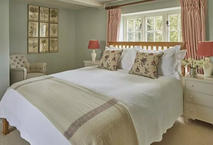 בית מלון כפרי The Three Daggers