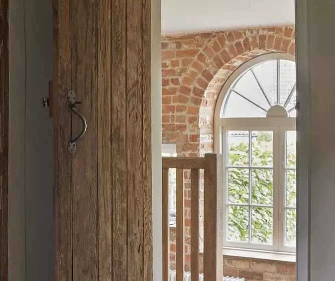 בית מלון כפרי The Three Daggers