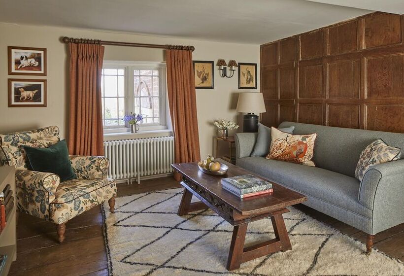 ホテル The Three Daggers