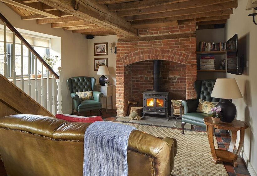 ホテル The Three Daggers