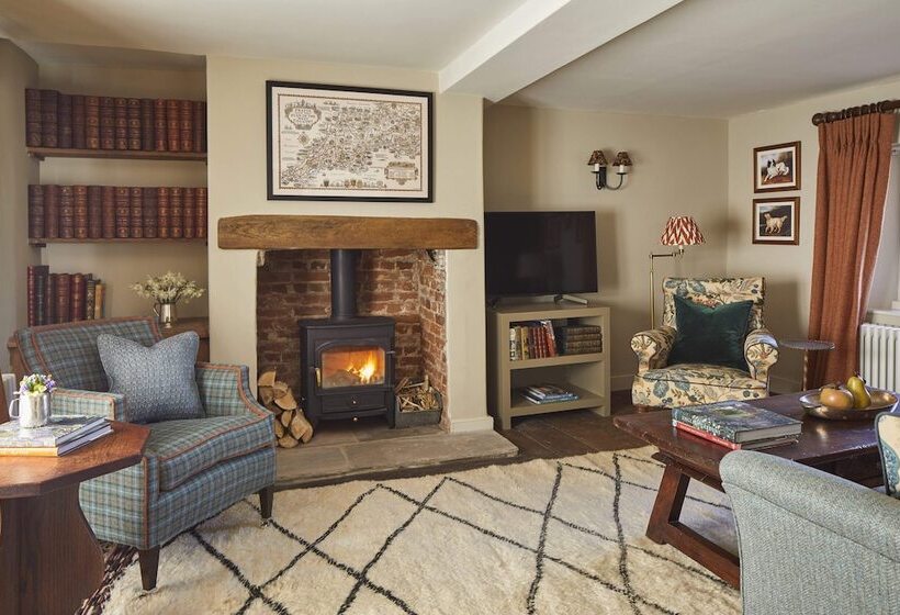 ホテル The Three Daggers