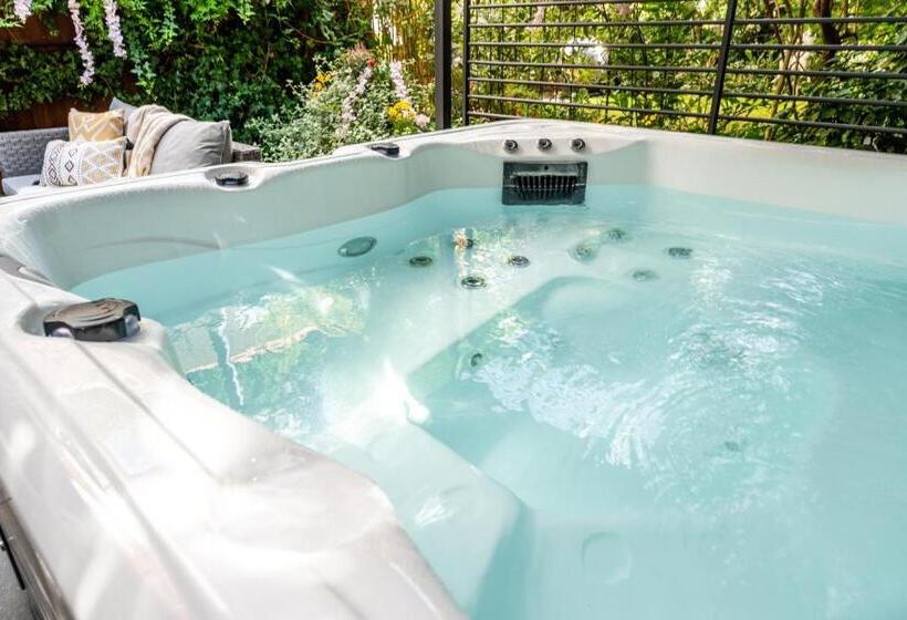 Newmarket Boutique Apartments