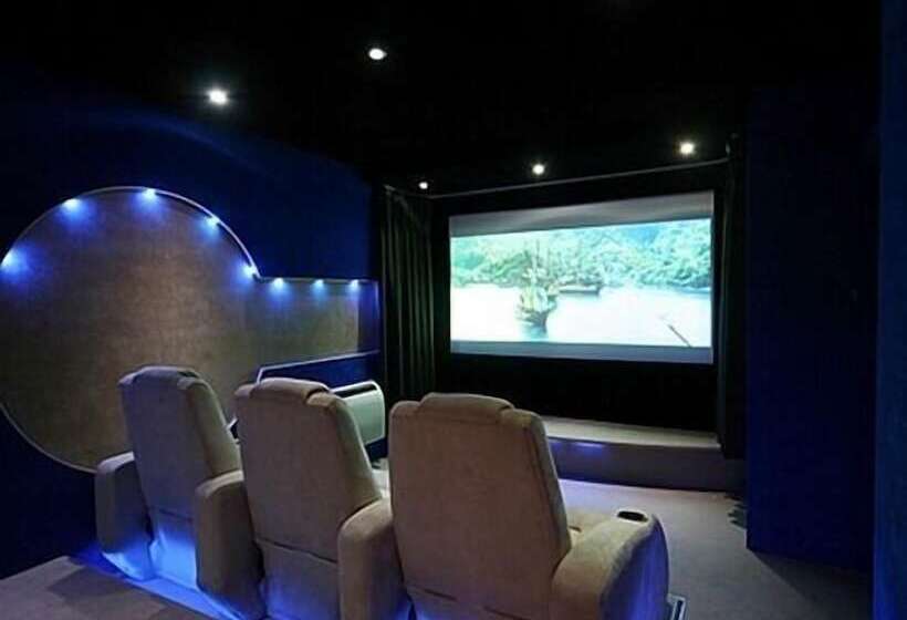 פנסיון Dunmow Guesthouse