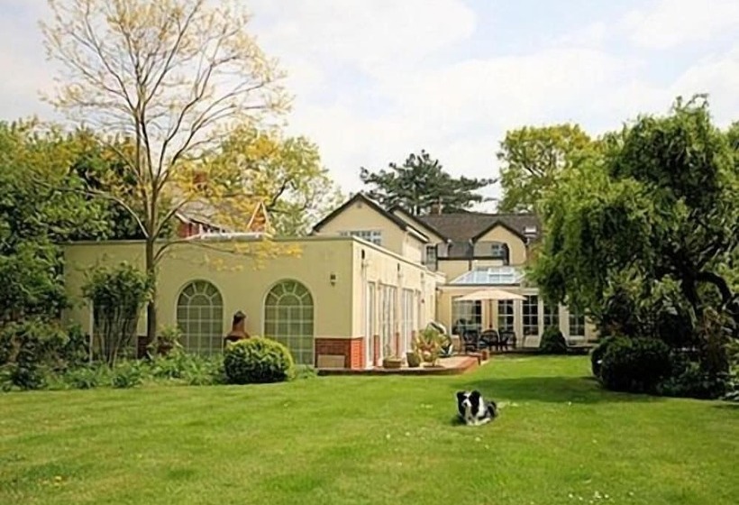 פנסיון Dunmow Guesthouse