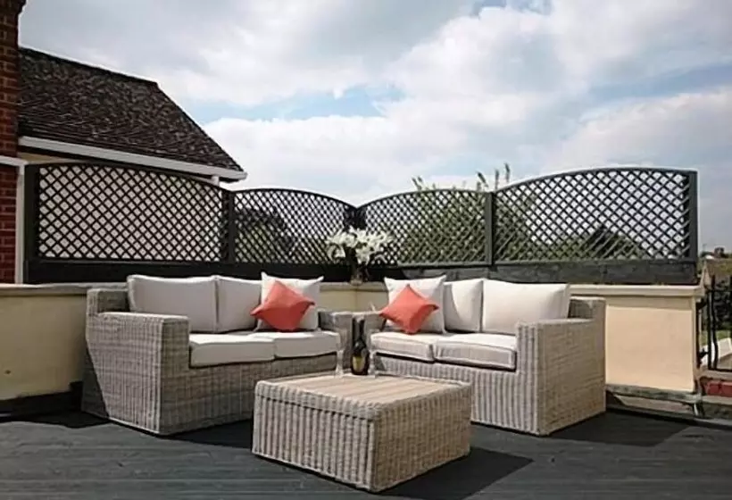 פנסיון Dunmow Guesthouse