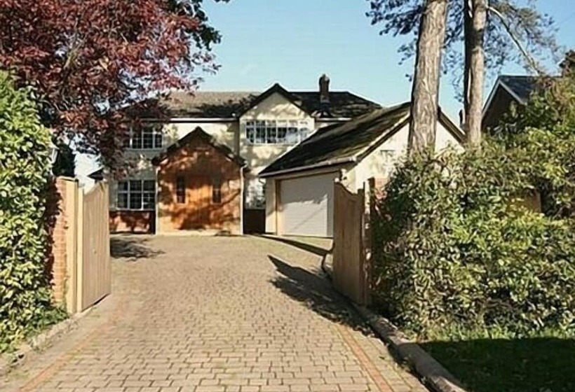 פנסיון Dunmow Guesthouse