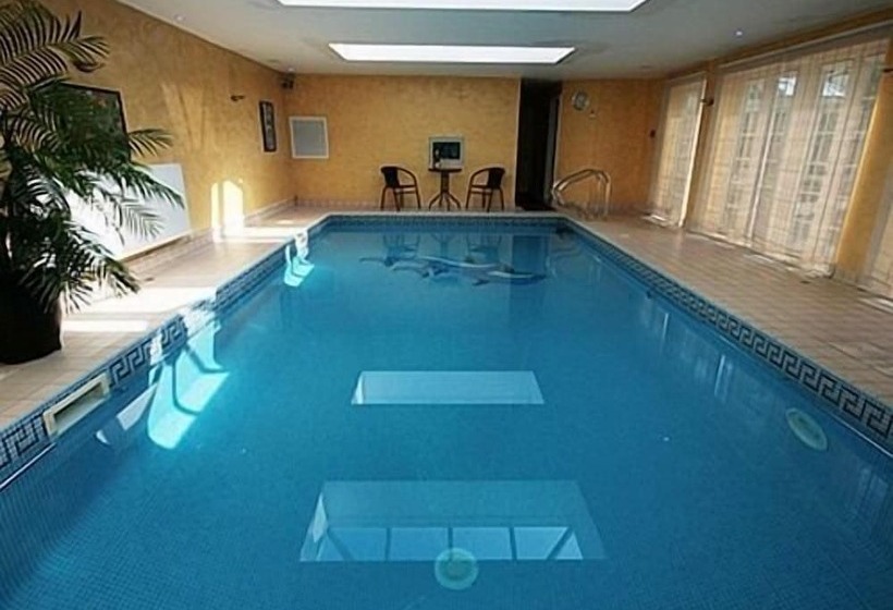 פנסיון Dunmow Guesthouse