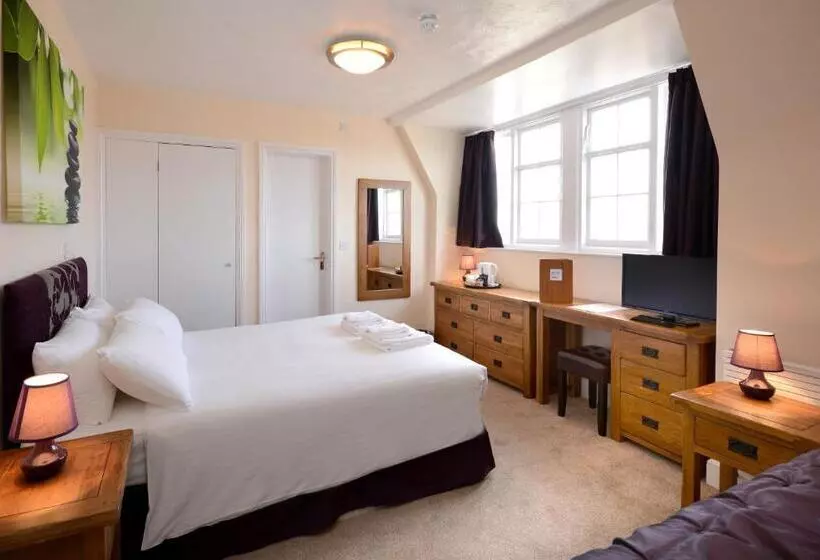 Stones Hotel And Bar