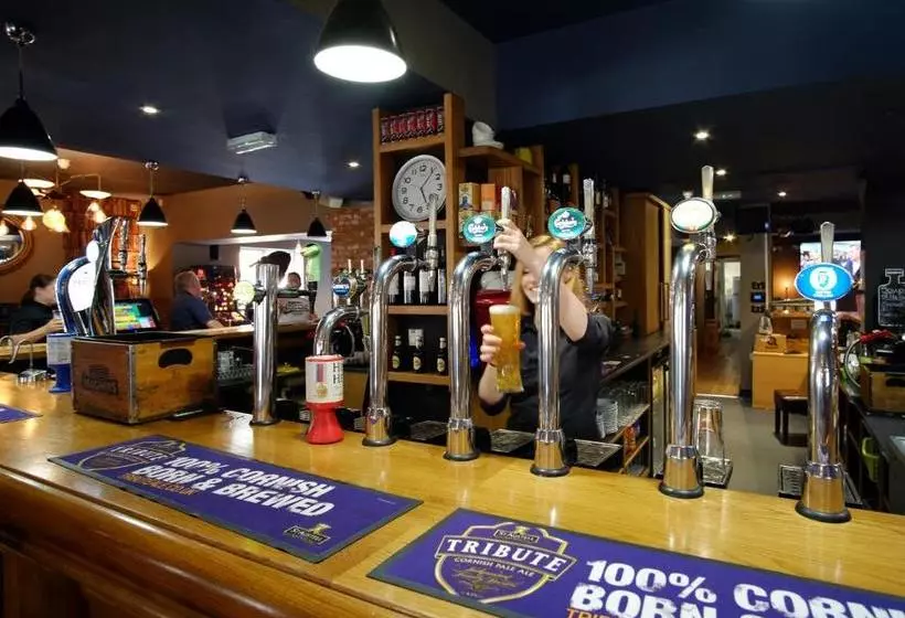 Stones Hotel And Bar