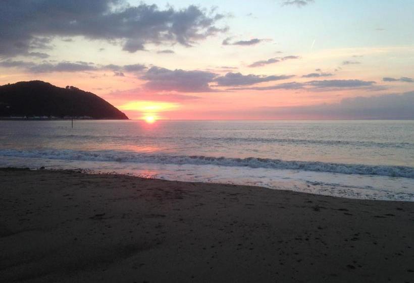 Stones Hotel And Bar