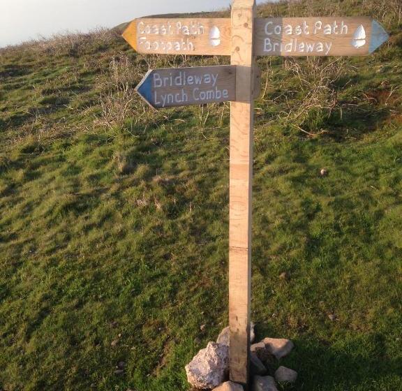 Stones Hotel And Bar