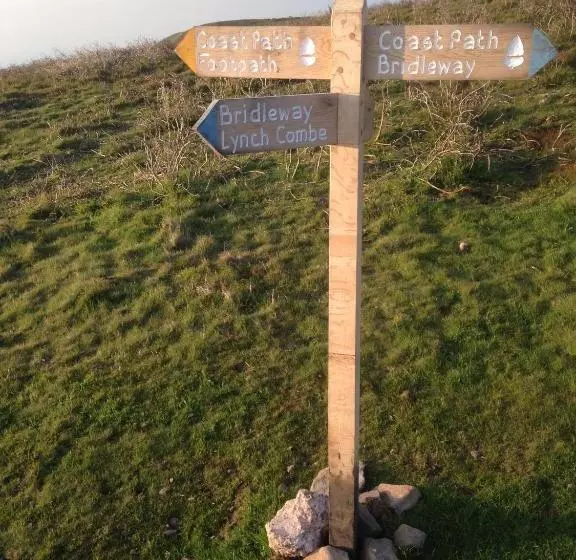 Stones Hotel And Bar