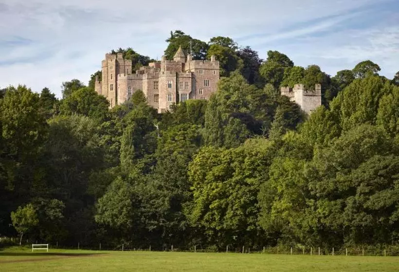 Stones Hotel And Bar