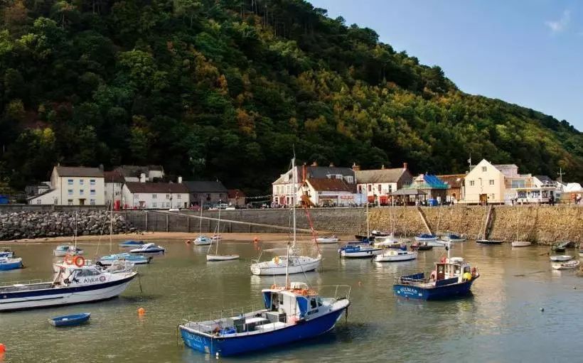 Stones Hotel And Bar