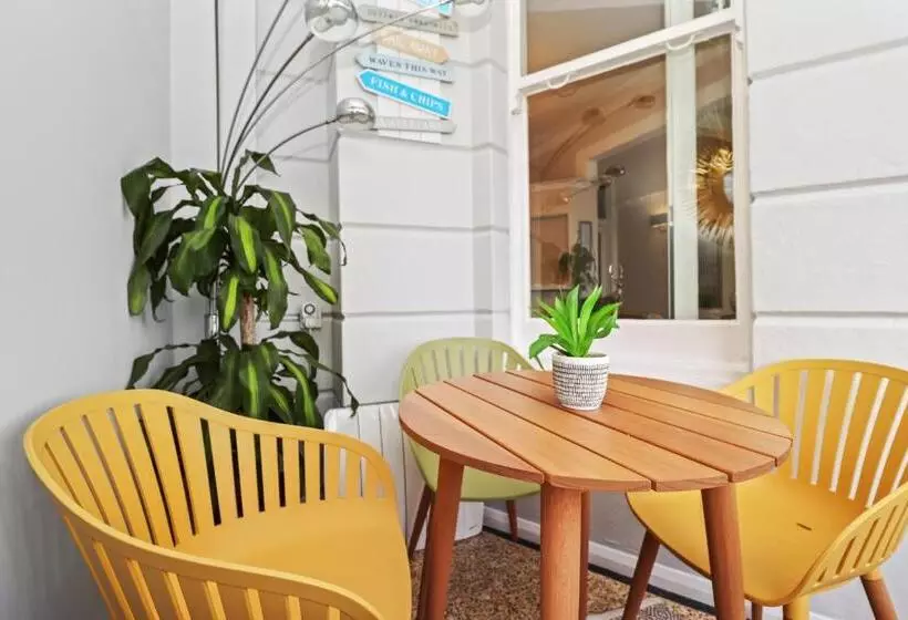 ベッドアンドブレックファースト Beach Front Guest House