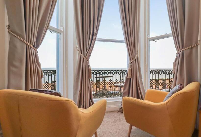 مبيت وإفطار Beach Front Guest House