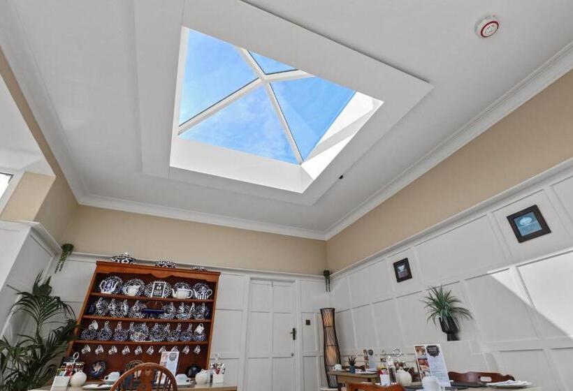 مبيت وإفطار Beach Front Guest House