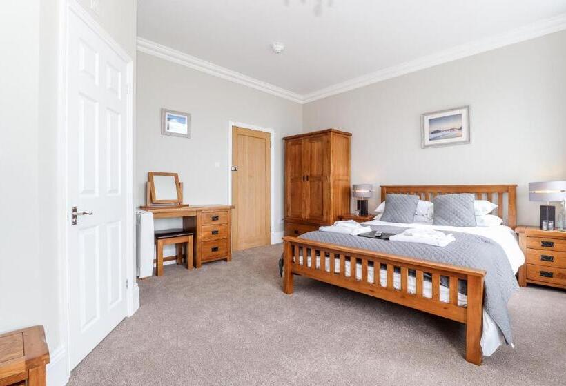 مبيت وإفطار Beach Front Guest House