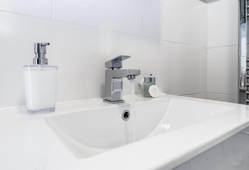 مبيت وإفطار Beach Front Guest House