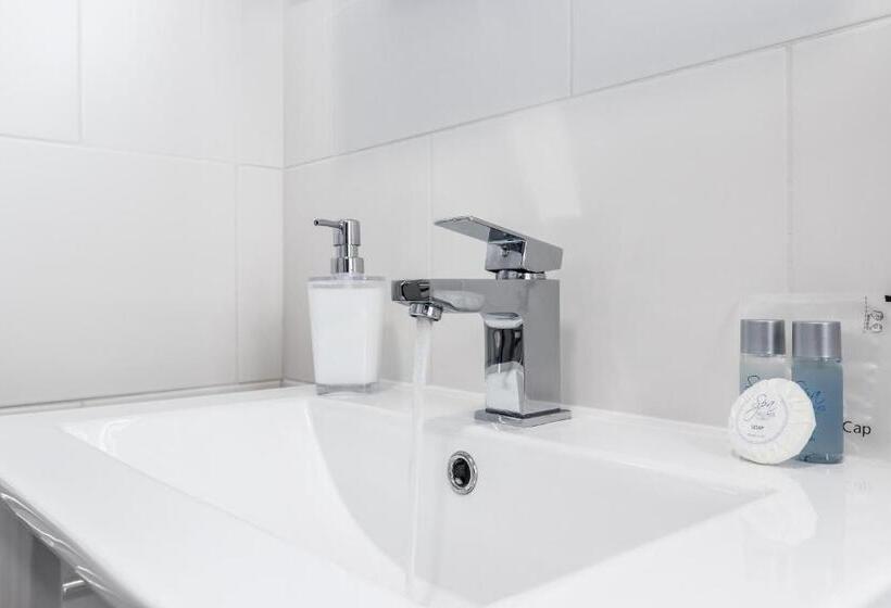 مبيت وإفطار Beach Front Guest House