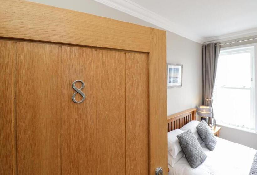 مبيت وإفطار Beach Front Guest House