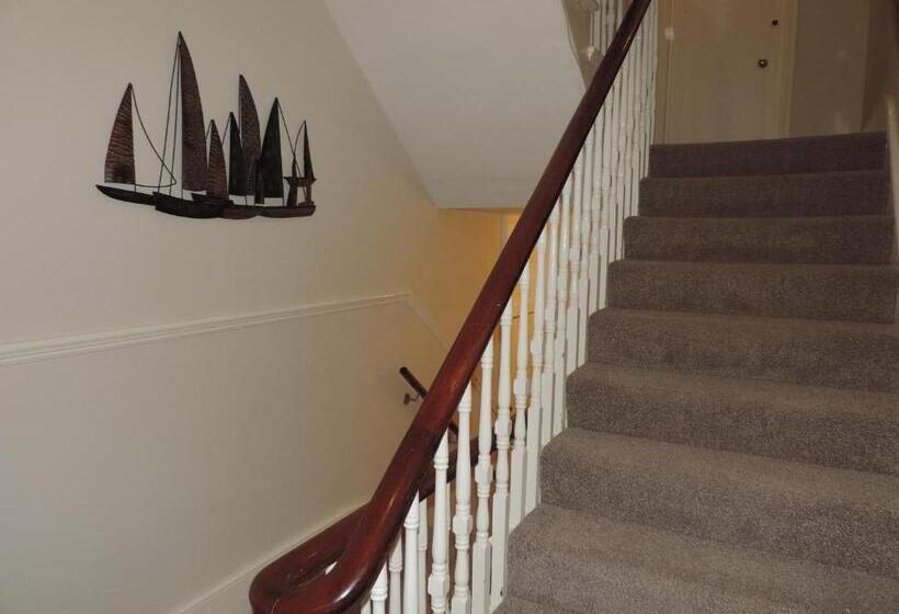 مبيت وإفطار Beach Front Guest House