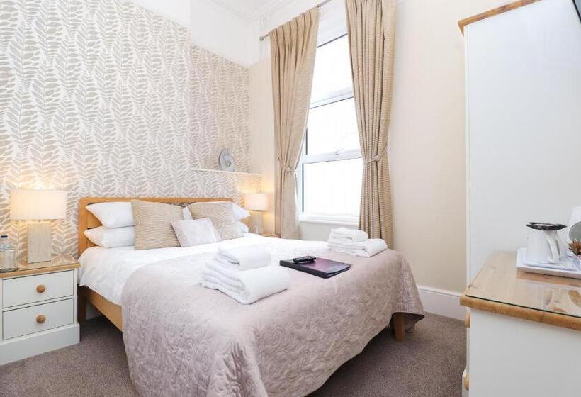 مبيت وإفطار Beach Front Guest House