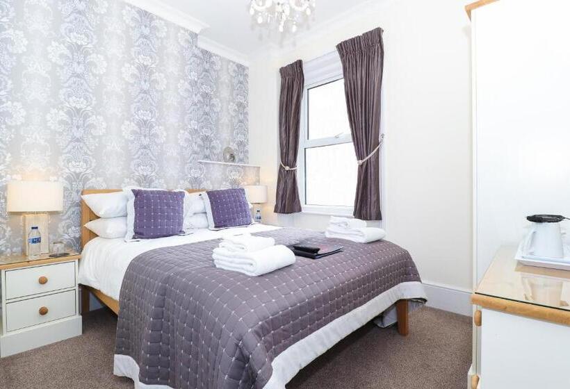 مبيت وإفطار Beach Front Guest House