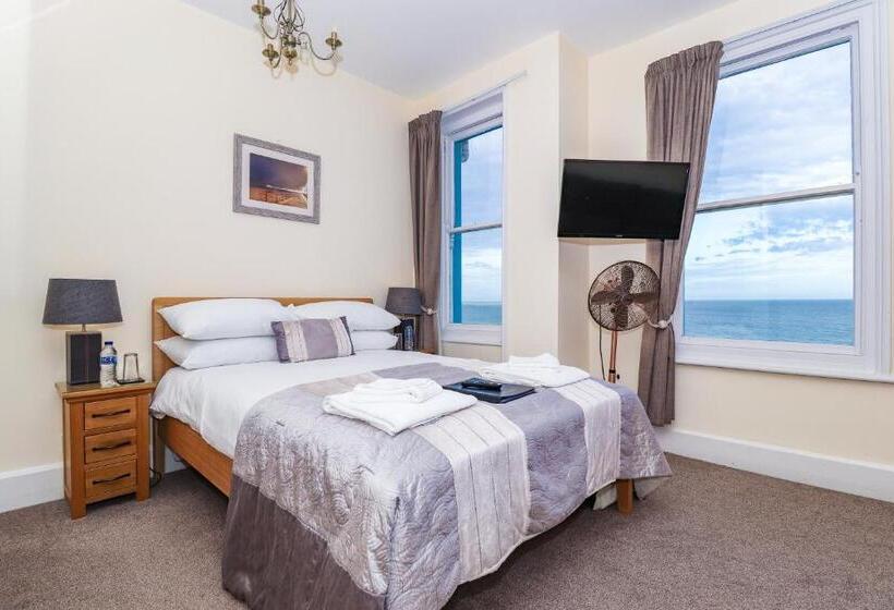 مبيت وإفطار Beach Front Guest House