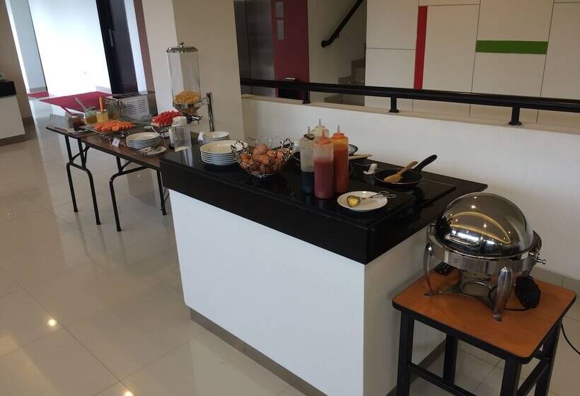 Отель Amaris Kuta  Bali