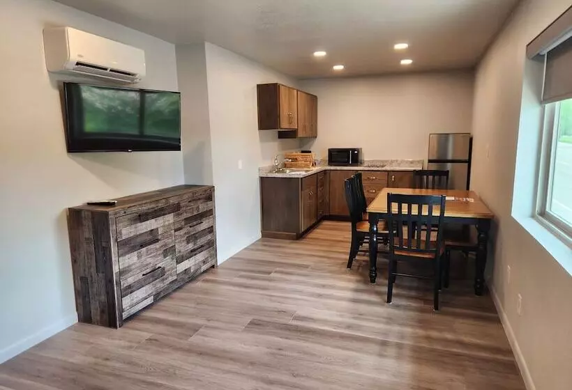 Отель Aquarius Inn