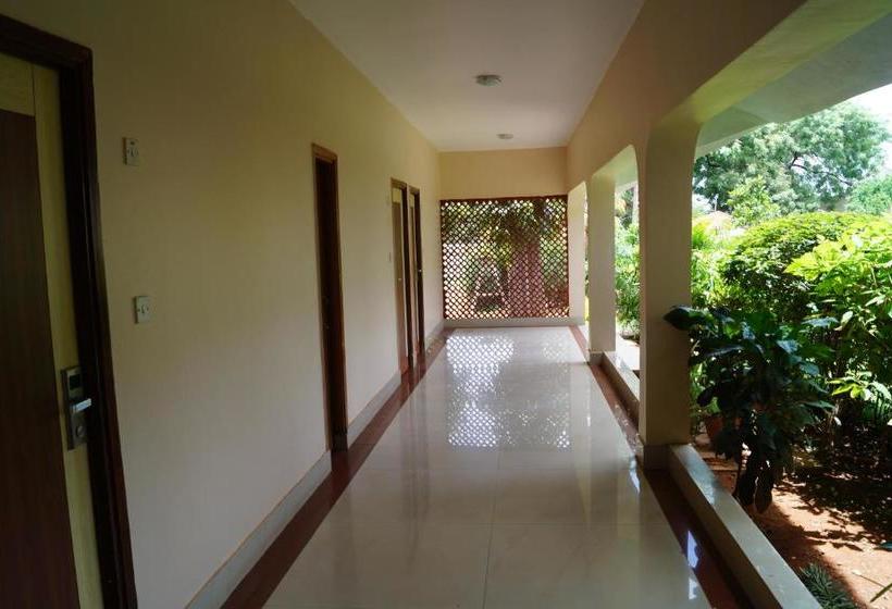 ホテル Badami Court