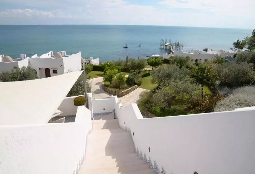 هتل Baia Delphis Resort