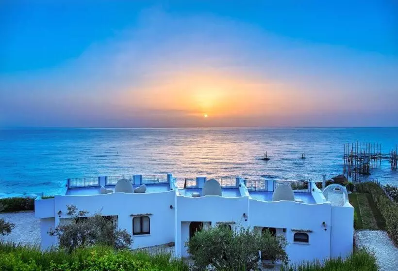 هتل Baia Delphis Resort