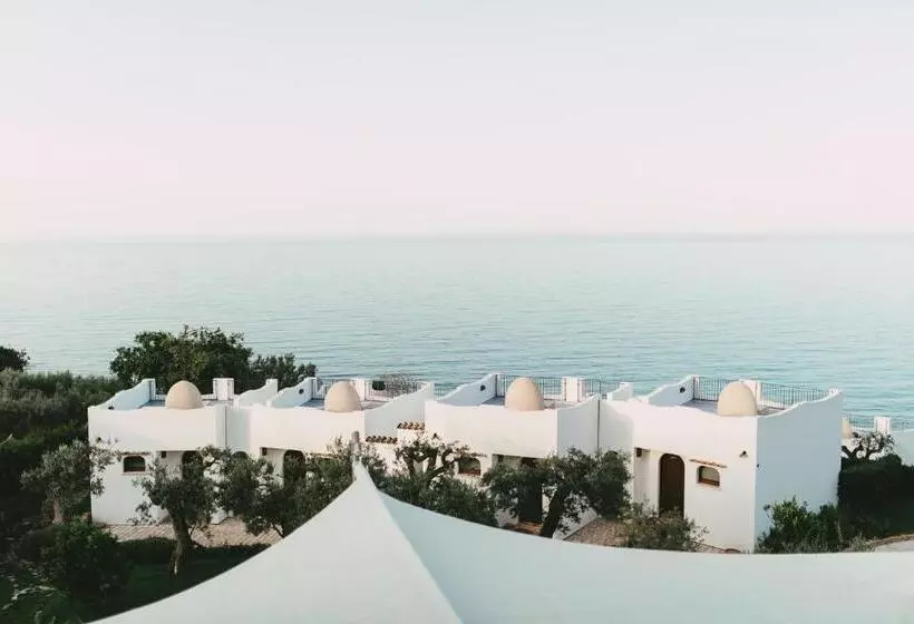 هتل Baia Delphis Resort