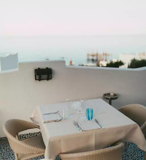 هتل Baia Delphis Resort