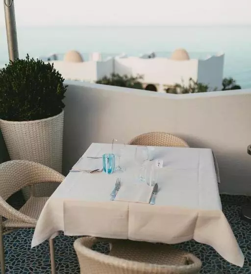 هتل Baia Delphis Resort