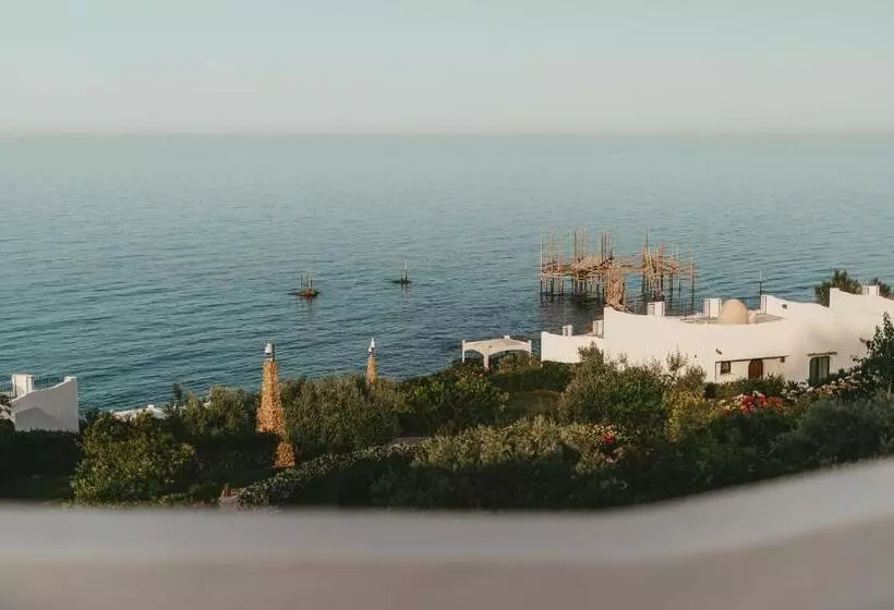 هتل Baia Delphis Resort